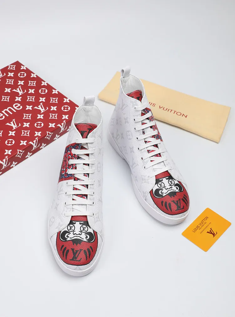 Factory price: 400💰 [LV] Animal series limited edition high-top sports shoes for men, L classic print, new autumn and winter style, original replica, 1:1 Counter quality, the fabric is Italian 🇮🇹 imported cowhide ➕🇮🇹 pure sheepskin lining ➕ original outsole, 🔍🔍 high quality, you can go in and out of the counter at will, welcome to compare, the outsole line will never be unglued, all sellers are welcome to sell in the picture above, can be shipped in one piece, code number: 38-44 (45 codes can be customized)